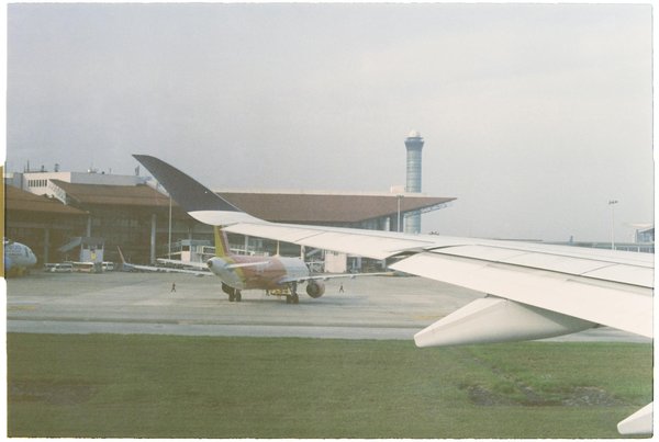 Quelles sont les meilleures pratiques pour camper en île tropicale avec risque de tempête?